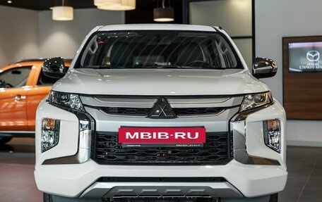 Mitsubishi L200 IV рестайлинг, 2023 год, 5 190 000 рублей, 2 фотография