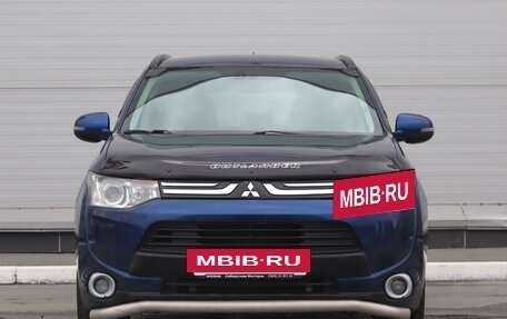 Mitsubishi Outlander III рестайлинг 3, 2013 год, 1 570 000 рублей, 2 фотография