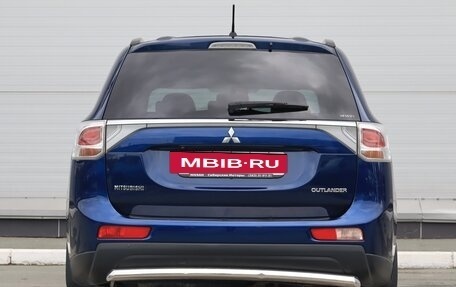 Mitsubishi Outlander III рестайлинг 3, 2013 год, 1 570 000 рублей, 5 фотография