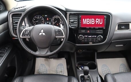 Mitsubishi Outlander III рестайлинг 3, 2013 год, 1 570 000 рублей, 13 фотография