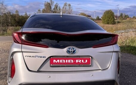 Toyota Prius IV XW50, 2020 год, 3 450 000 рублей, 3 фотография