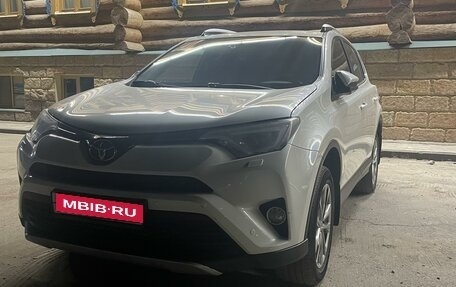 Toyota RAV4, 2017 год, 2 700 000 рублей, 3 фотография