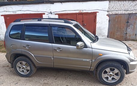 Chevrolet Niva I рестайлинг, 2011 год, 650 000 рублей, 3 фотография