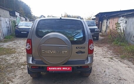 Chevrolet Niva I рестайлинг, 2011 год, 650 000 рублей, 4 фотография