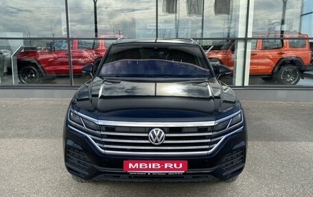 Volkswagen Touareg III, 2019 год, 4 500 000 рублей, 2 фотография