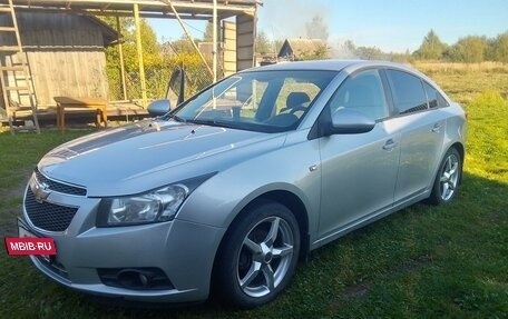 Chevrolet Cruze II, 2009 год, 795 000 рублей, 3 фотография