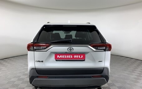 Toyota RAV4, 2020 год, 3 850 000 рублей, 6 фотография