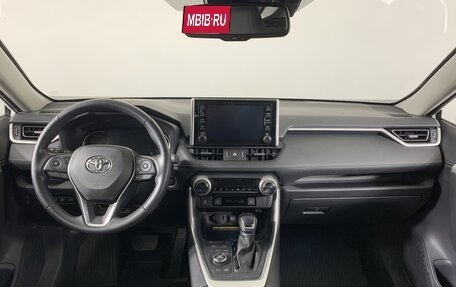 Toyota RAV4, 2020 год, 3 850 000 рублей, 13 фотография