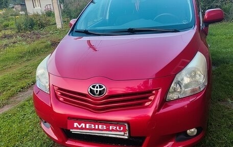 Toyota Verso I, 2011 год, 1 395 000 рублей, 2 фотография