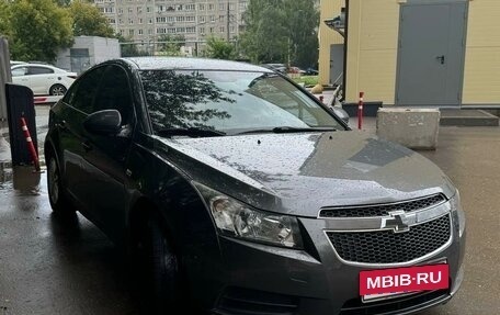 Chevrolet Cruze II, 2011 год, 770 000 рублей, 3 фотография