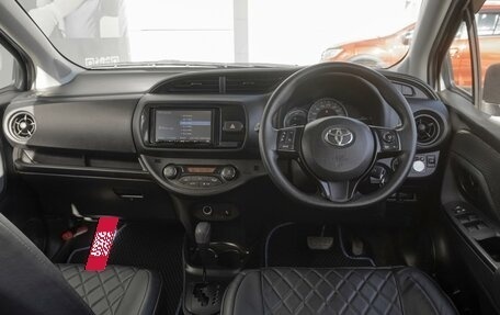 Toyota Vitz, 2017 год, 1 379 000 рублей, 6 фотография