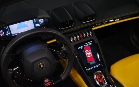 Lamborghini Huracán, 2020 год, 37 900 000 рублей, 5 фотография