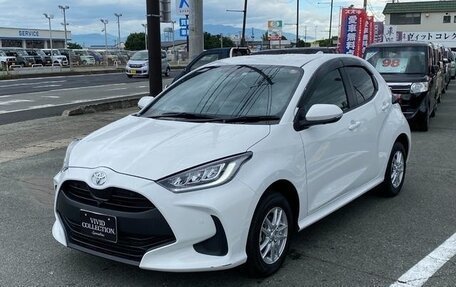 Toyota Yaris, 2021 год, 1 364 000 рублей, 3 фотография