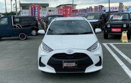 Toyota Yaris, 2021 год, 1 364 000 рублей, 2 фотография