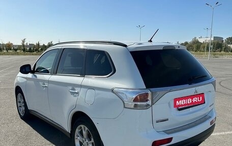 Mitsubishi Outlander III рестайлинг 3, 2012 год, 1 900 000 рублей, 7 фотография