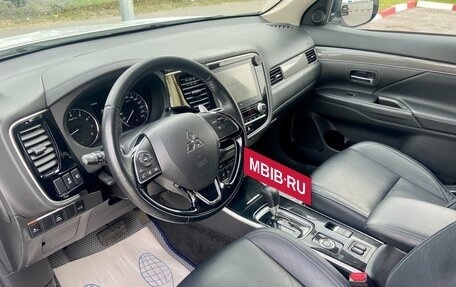 Mitsubishi Outlander III рестайлинг 3, 2021 год, 2 890 000 рублей, 13 фотография