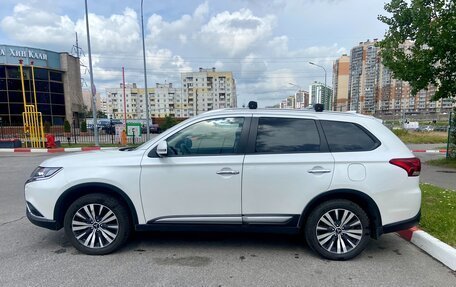 Mitsubishi Outlander III рестайлинг 3, 2021 год, 2 890 000 рублей, 32 фотография