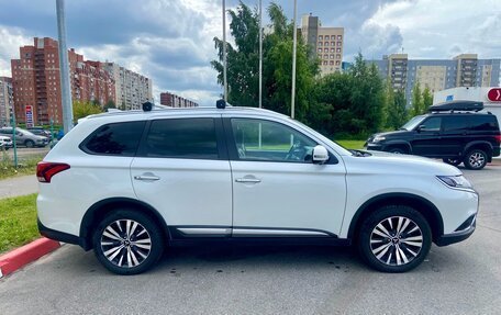 Mitsubishi Outlander III рестайлинг 3, 2021 год, 2 890 000 рублей, 36 фотография