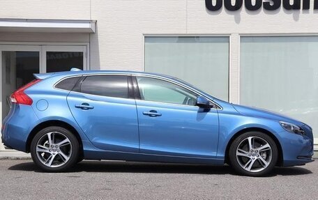 Volvo V40 II рестайлинг, 2019 год, 1 440 000 рублей, 3 фотография