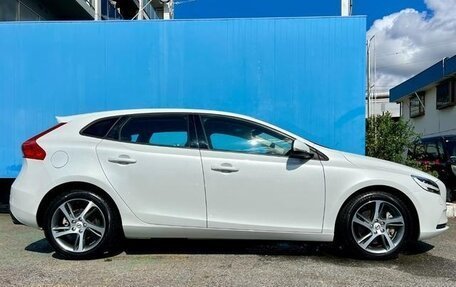 Volvo V40 II рестайлинг, 2019 год, 1 430 000 рублей, 2 фотография