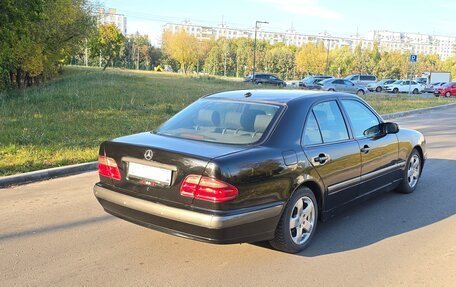 Mercedes-Benz E-Класс, 2001 год, 530 000 рублей, 4 фотография