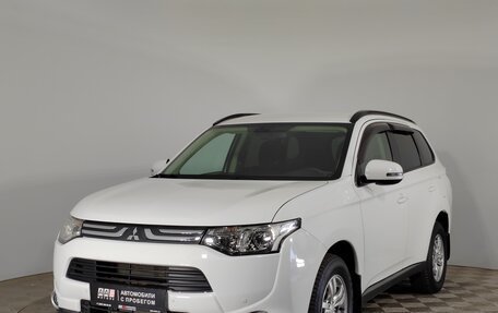 Mitsubishi Outlander III рестайлинг 3, 2013 год, 1 699 000 рублей, 1 фотография