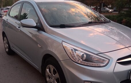 Hyundai Solaris II рестайлинг, 2013 год, 1 025 000 рублей, 1 фотография