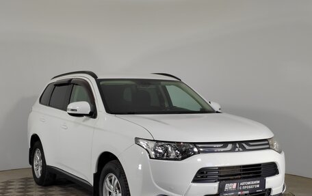 Mitsubishi Outlander III рестайлинг 3, 2013 год, 1 699 000 рублей, 3 фотография