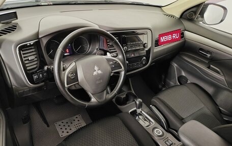 Mitsubishi Outlander III рестайлинг 3, 2013 год, 1 699 000 рублей, 14 фотография