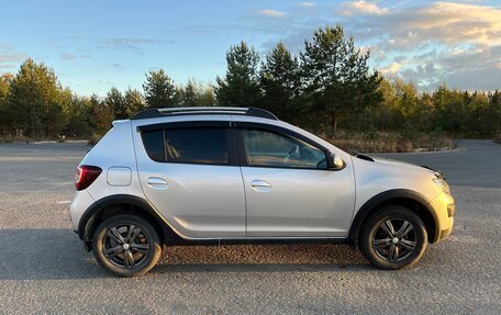 Renault Sandero II рестайлинг, 2017 год, 1 100 000 рублей, 2 фотография