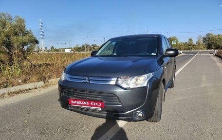 Mitsubishi Outlander III рестайлинг 3, 2014 год, 1 550 000 рублей, 2 фотография