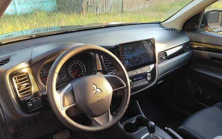 Mitsubishi Outlander III рестайлинг 3, 2014 год, 1 550 000 рублей, 6 фотография