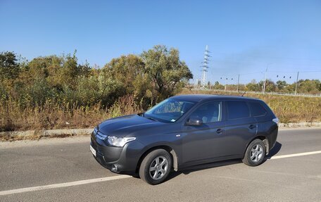 Mitsubishi Outlander III рестайлинг 3, 2014 год, 1 550 000 рублей, 3 фотография