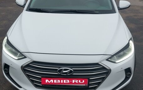 Hyundai Elantra VI рестайлинг, 2018 год, 1 700 000 рублей, 3 фотография