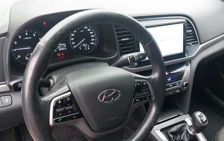 Hyundai Elantra VI рестайлинг, 2018 год, 1 700 000 рублей, 10 фотография