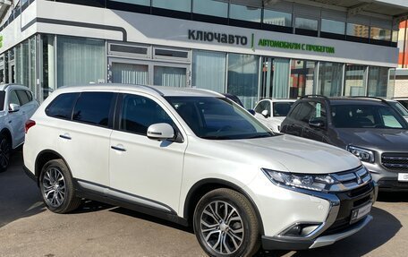 Mitsubishi Outlander III рестайлинг 3, 2017 год, 2 549 000 рублей, 3 фотография