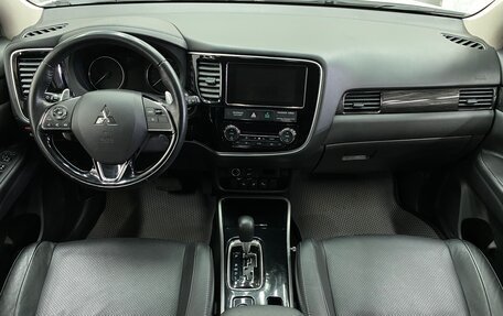 Mitsubishi Outlander III рестайлинг 3, 2017 год, 2 549 000 рублей, 8 фотография