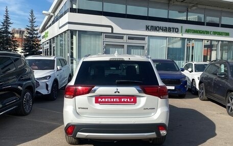 Mitsubishi Outlander III рестайлинг 3, 2017 год, 2 549 000 рублей, 5 фотография