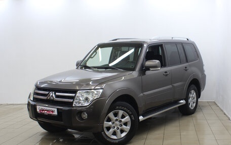 Mitsubishi Pajero IV, 2010 год, 1 689 000 рублей, 2 фотография