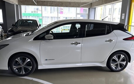 Nissan Leaf II, 2018 год, 2 100 000 рублей, 8 фотография