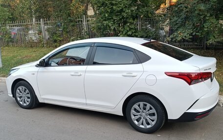 Hyundai Solaris II рестайлинг, 2022 год, 1 830 000 рублей, 8 фотография