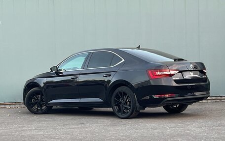 Skoda Superb III рестайлинг, 2018 год, 2 450 000 рублей, 2 фотография