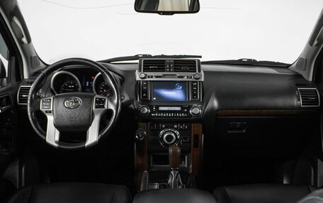 Toyota Land Cruiser Prado 150 рестайлинг 2, 2015 год, 4 300 000 рублей, 15 фотография