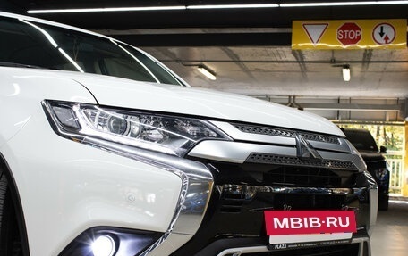 Mitsubishi Outlander III рестайлинг 3, 2020 год, 2 789 000 рублей, 5 фотография