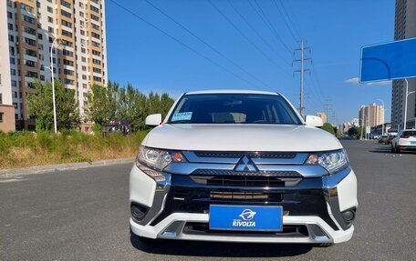 Mitsubishi Outlander III рестайлинг 3, 2021 год, 2 222 222 рублей, 3 фотография