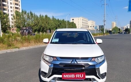 Mitsubishi Outlander III рестайлинг 3, 2021 год, 2 222 222 рублей, 2 фотография