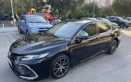 Toyota Camry, 2021 год, 3 300 000 рублей, 2 фотография