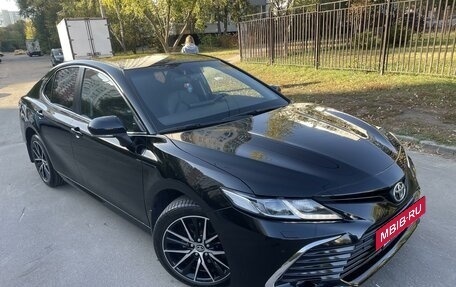 Toyota Camry, 2021 год, 3 300 000 рублей, 4 фотография