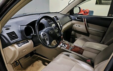 Toyota Highlander III, 2012 год, 2 229 000 рублей, 10 фотография