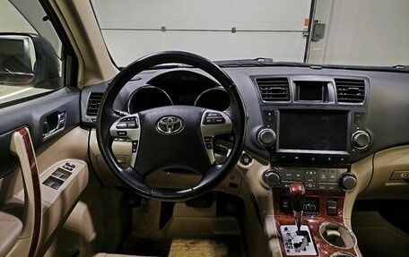 Toyota Highlander III, 2012 год, 2 229 000 рублей, 12 фотография